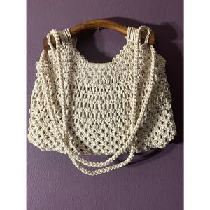 Mister Ernest 1970’s Macrame Ivory shoulder bag with wooden handles